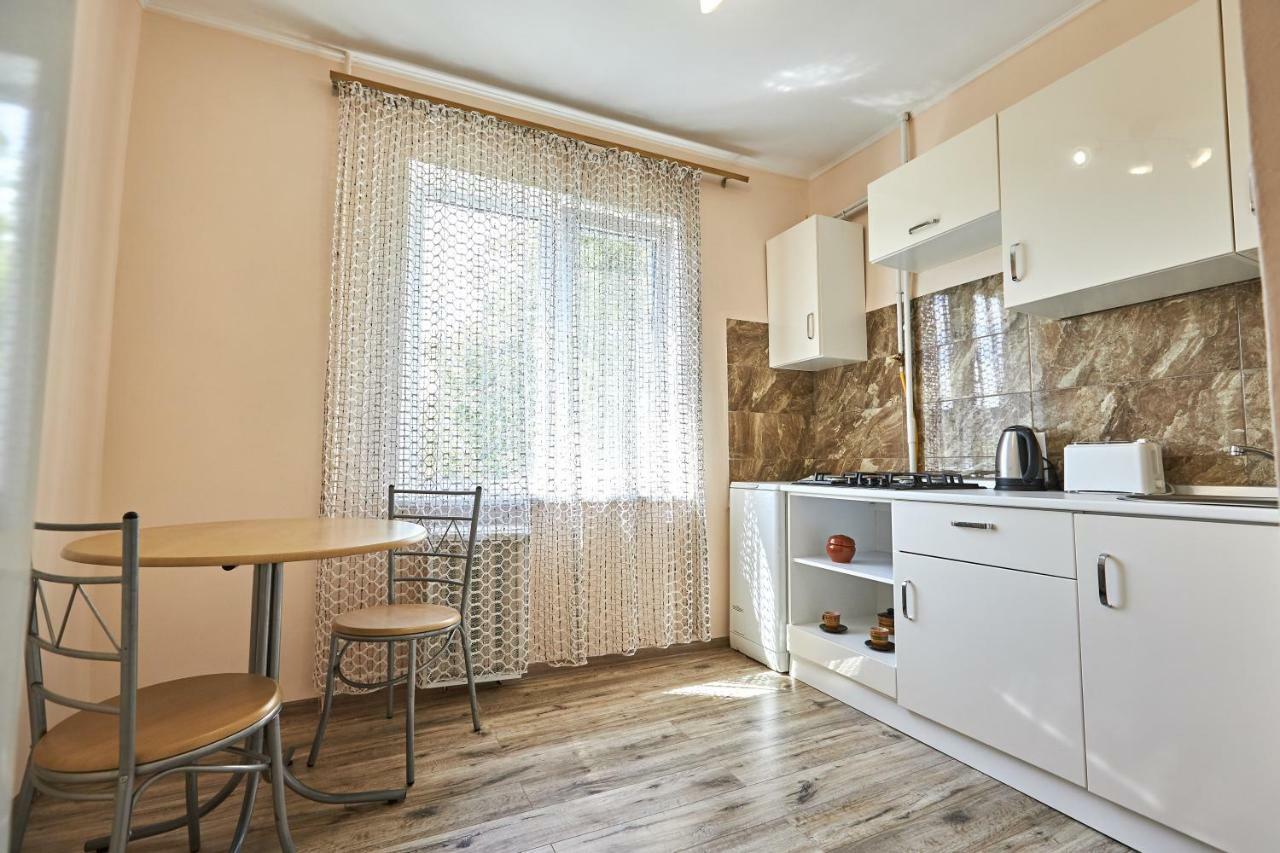 Babylon Apartments On Kievskaya Street Ровно Экстерьер фото