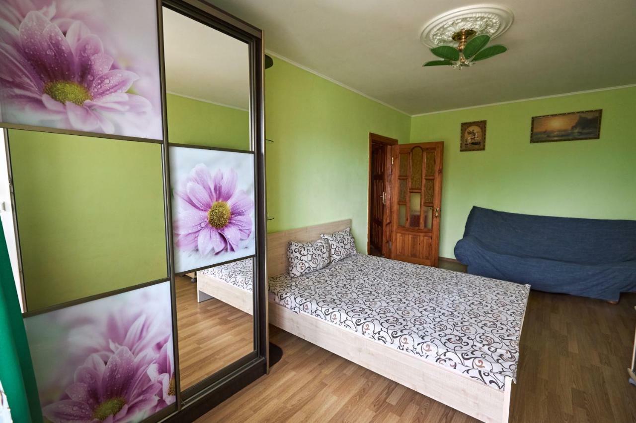 Babylon Apartments On Kievskaya Street Ровно Экстерьер фото